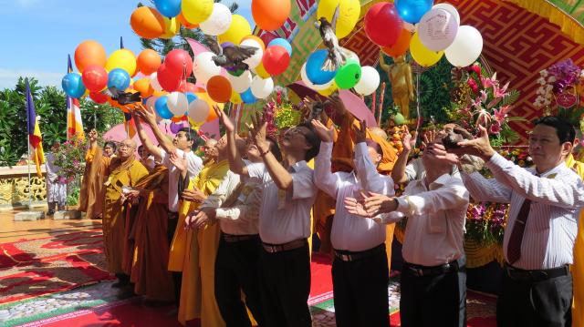 Phật Giáo Huyện Hàm Tân Long Long Trọng Cử Hành Đại Lễ Phật Đản