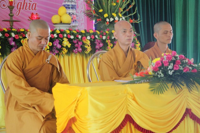 Thái Bình: Hai bạn trẻ làm lễ hằng thuận tại chùa Văn Môn