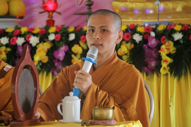 Thái Bình: Hai bạn trẻ làm lễ hằng thuận tại chùa Văn Môn