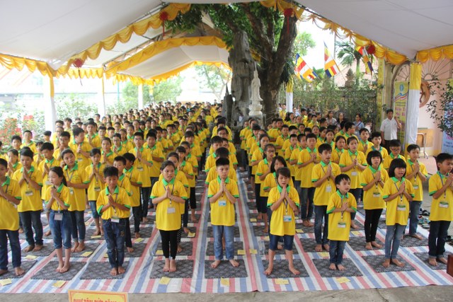 Hà Nam: Gần 400 bạn trẻ dự khóa tu “Thắp sáng tương lai”