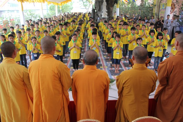 Hà Nam: Gần 400 bạn trẻ dự khóa tu “Thắp sáng tương lai”
