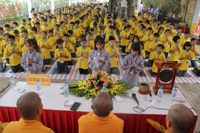 Hà Nam: Gần 400 bạn trẻ dự khóa tu “Thắp sáng tương lai”