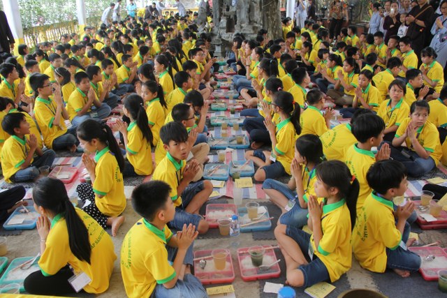 Hà Nam: Gần 400 bạn trẻ dự khóa tu “Thắp sáng tương lai”