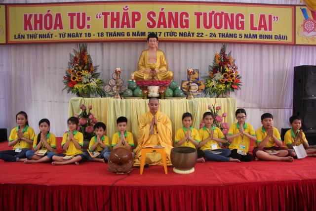 Hà Nam: Gần 400 bạn trẻ dự khóa tu “Thắp sáng tương lai”