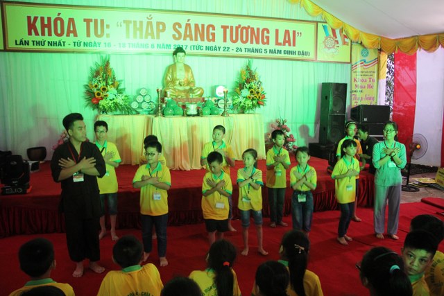 Hà Nam: Bế mạc khóa tu “Thắp sáng tương lai”