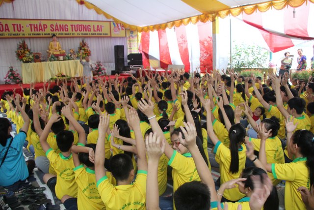 Hà Nam: Bế mạc khóa tu “Thắp sáng tương lai”