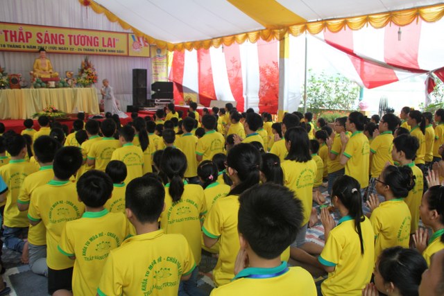 Hà Nam: Bế mạc khóa tu “Thắp sáng tương lai”
