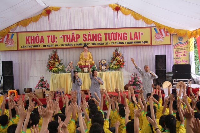 Hà Nam: Bế mạc khóa tu “Thắp sáng tương lai”