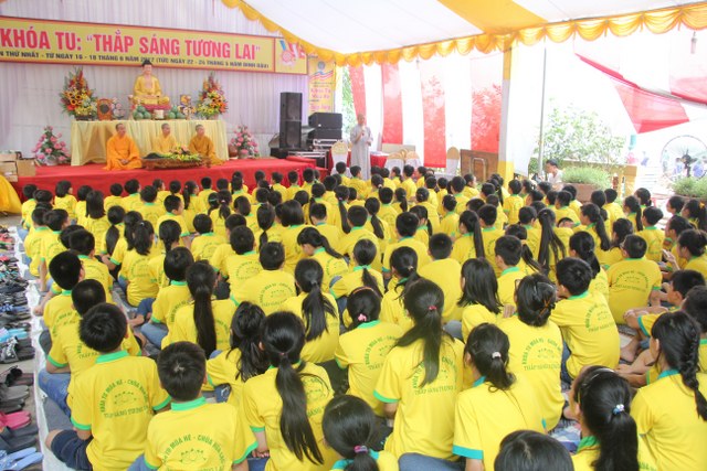 Hà Nam: Bế mạc khóa tu “Thắp sáng tương lai”
