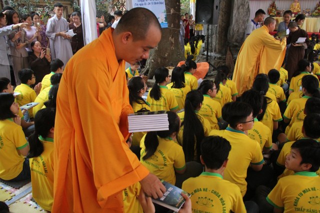 Hà Nam: Bế mạc khóa tu “Thắp sáng tương lai”