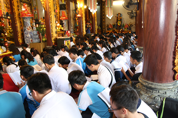 Chùa Tăng Phúc tổ chức lễ cầu nguyện và tư vấn mùa thi năm 2017