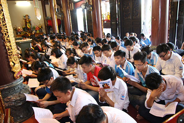 Chùa Tăng Phúc tổ chức lễ cầu nguyện và tư vấn mùa thi năm 2017