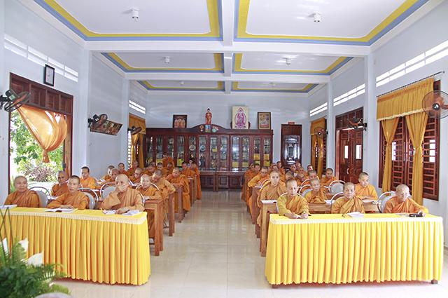 CLB Tấm Lòng Vàng  An Khê - Cúng Dường Trường hạ Ni giới GĐIII Hệ Phái Khất Sĩ