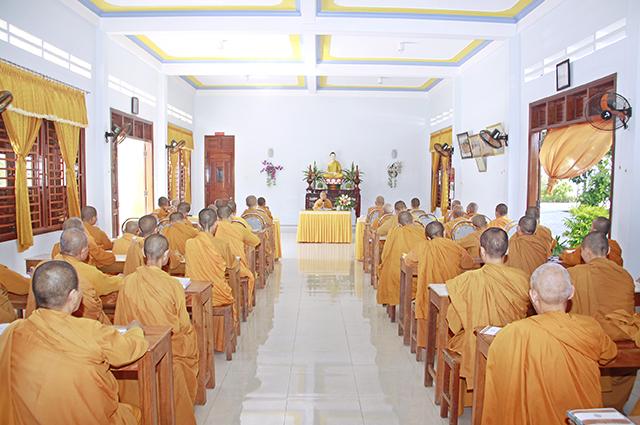 CLB Tấm Lòng Vàng  An Khê - Cúng Dường Trường hạ Ni giới GĐIII Hệ Phái Khất Sĩ