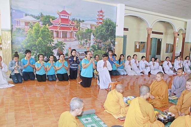 CLB Tấm Lòng Vàng  An Khê - Cúng Dường Trường hạ Ni giới GĐIII Hệ Phái Khất Sĩ