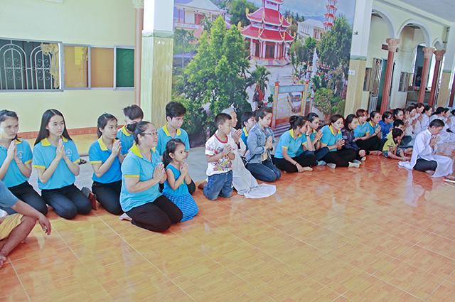 CLB Tấm Lòng Vàng  An Khê - Cúng Dường Trường hạ Ni giới GĐIII Hệ Phái Khất Sĩ