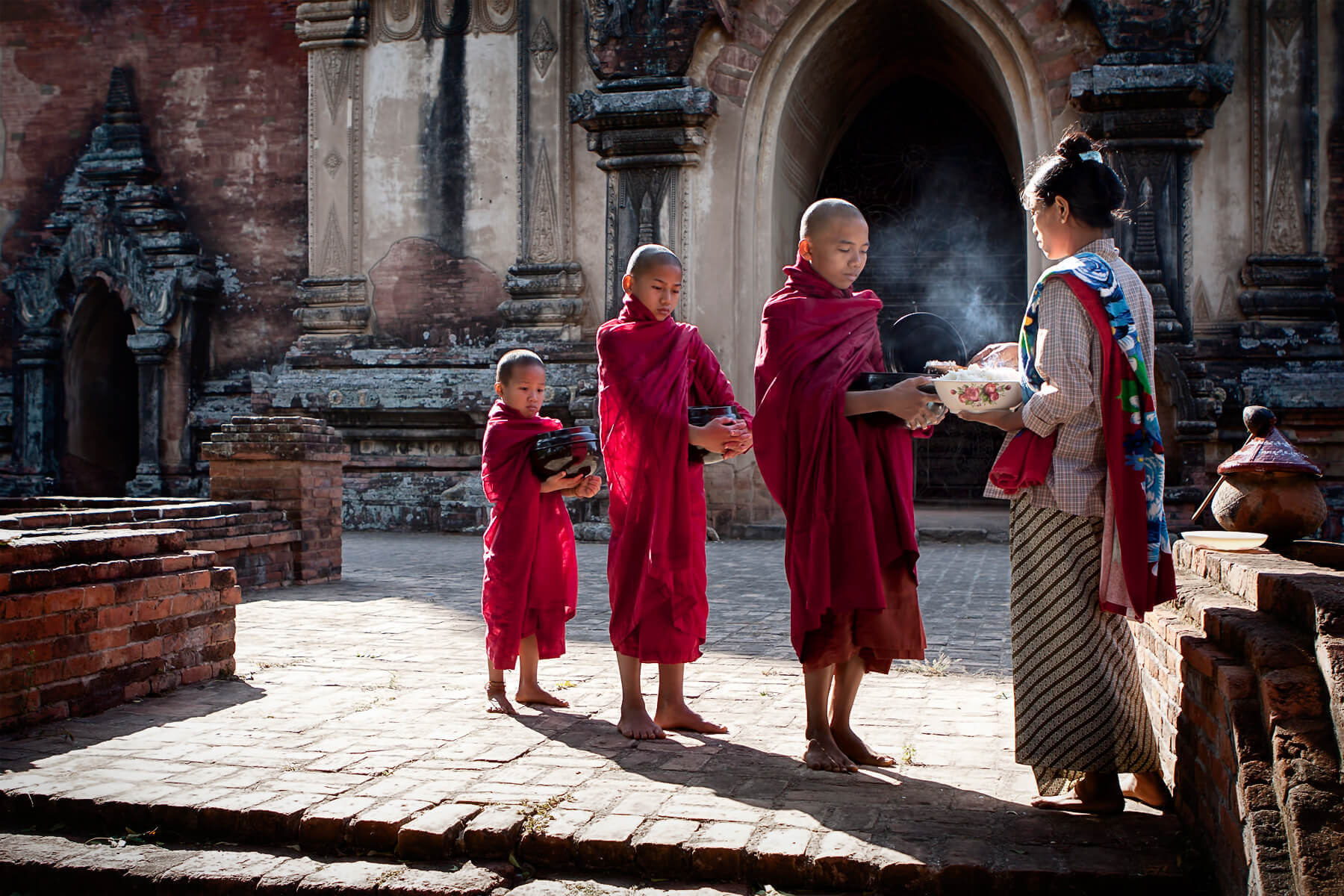 Người Phật Tử Phải Tu Như Thế Nào Để Không Bị Đọa Địa Ngục Ngạ Quỷ Và Súc Sinh?