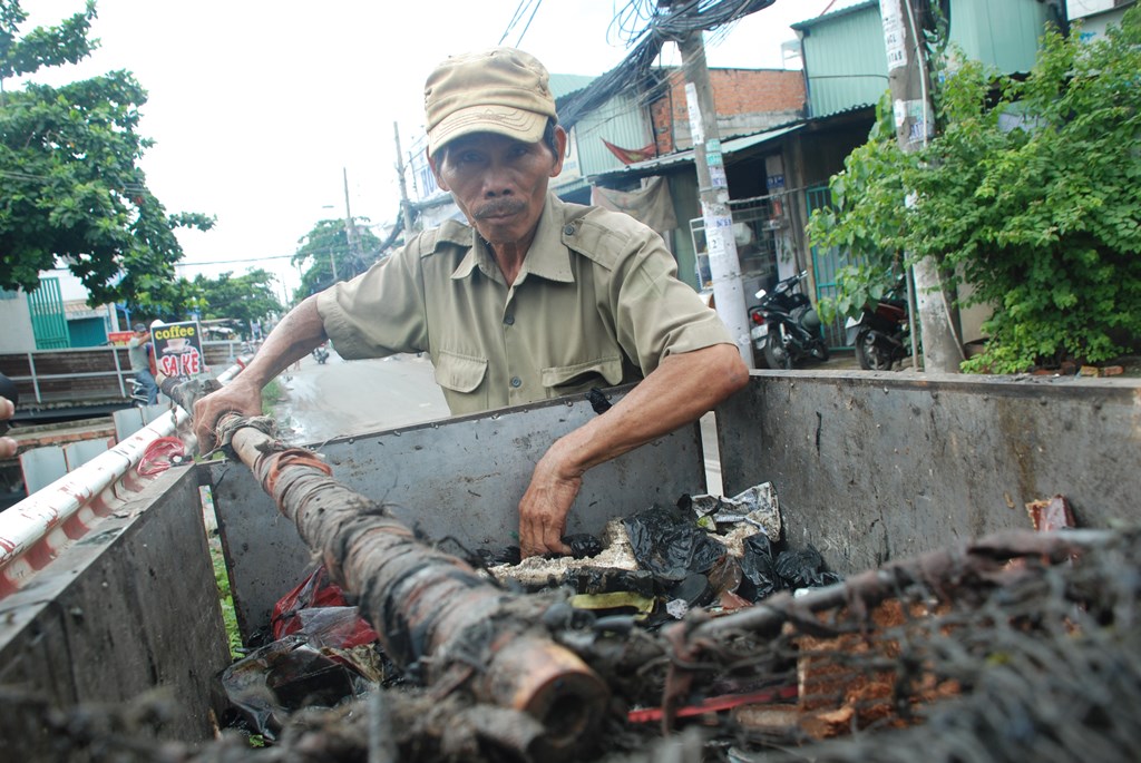 Quyết tâm giữ dòng kênh sạch đẹp
