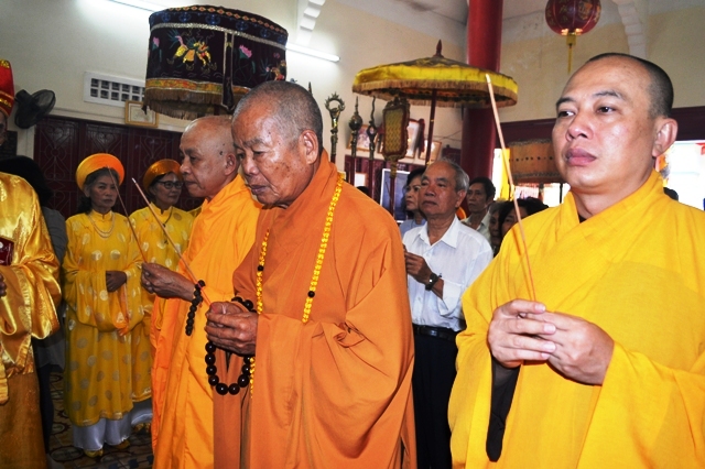 Khánh Hòa: Ban Trị sự GHPGVN Khánh Hòa dâng hương Lễ Giỗ Tổ Hùng Vương