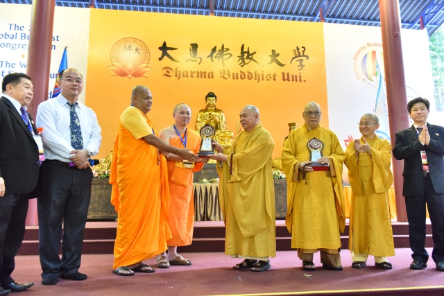 Nhập thế