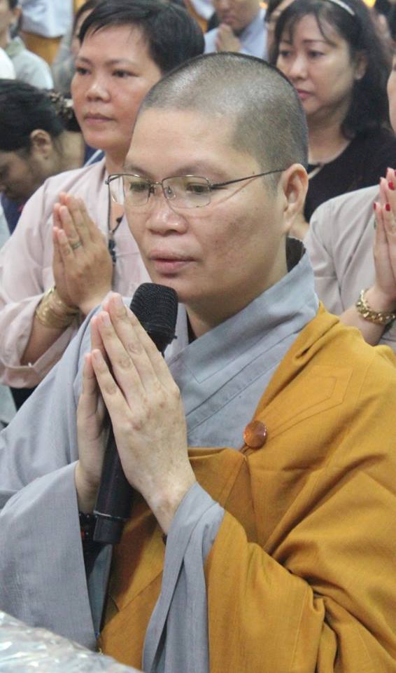 Quan Âm Tu Viện cúng dường các trường hạ