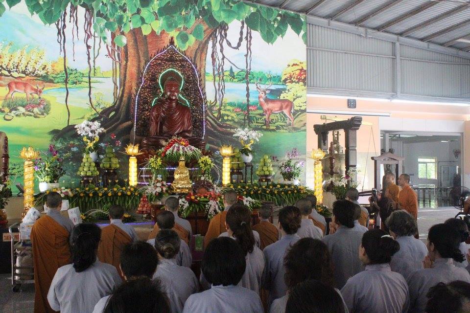 Quan Âm Tu Viện cúng dường các trường hạ