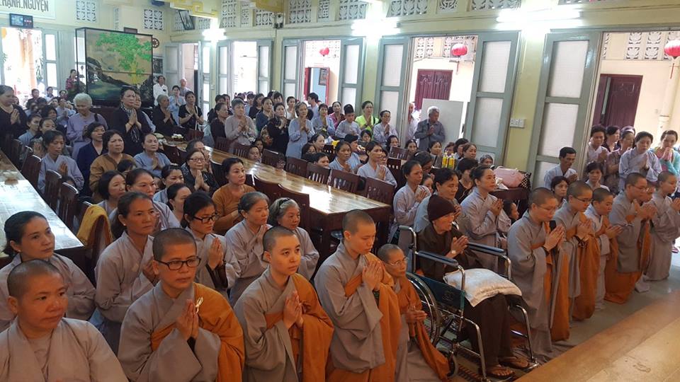 Quan Âm Tu Viện cúng dường các trường hạ
