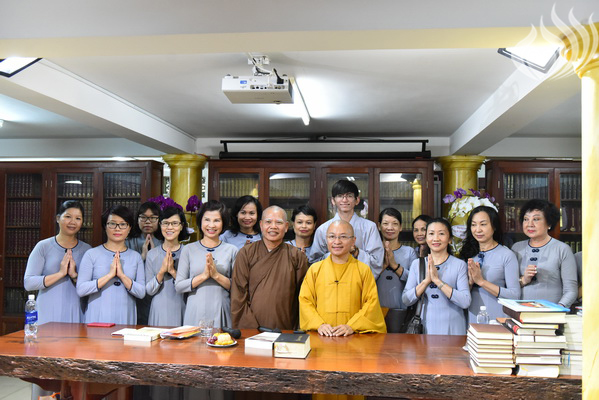 Cúng dường Chư Tăng Ni tại Trung tâm Phật Học Hán Truyền và Phật Học Viện Viên Quang (C133)