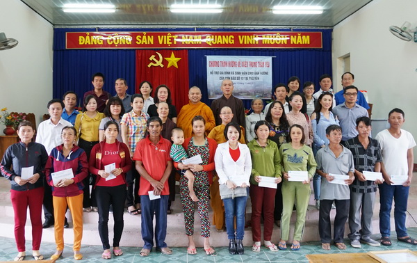 Lớp ĐTTX5 HVPGVN tại TP.HCM cứu trợ Phú Yên sau cơn bão (Damrey) số 12
