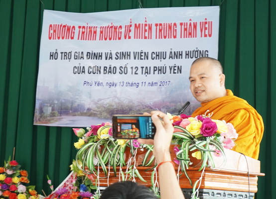 Lớp ĐTTX5 HVPGVN tại TP.HCM cứu trợ Phú Yên sau cơn bão (Damrey) số 12