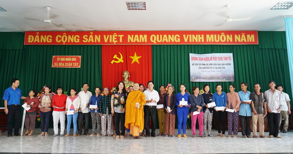 Lớp ĐTTX5 HVPGVN tại TP.HCM cứu trợ Phú Yên sau cơn bão (Damrey) số 12