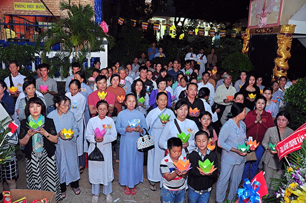 Đêm thắp nến cầu nguyện mùa Vu Lan báo hiếu