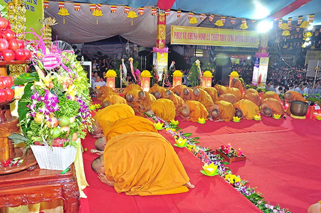 Đêm thắp nến cầu nguyện mùa Vu Lan báo hiếu