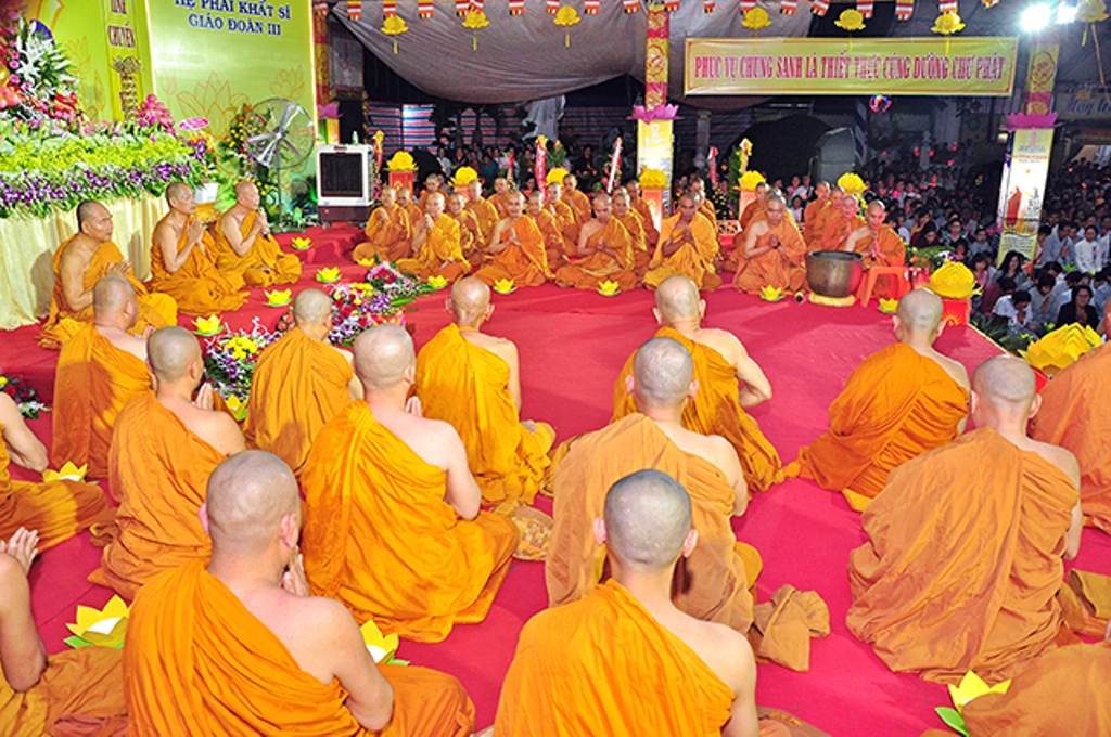 Đêm thắp nến cầu nguyện mùa Vu Lan báo hiếu