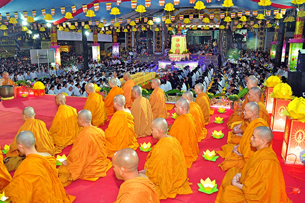 Đêm thắp nến cầu nguyện mùa Vu Lan báo hiếu
