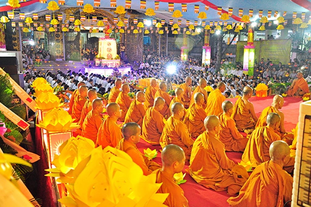 Đêm thắp nến cầu nguyện mùa Vu Lan báo hiếu