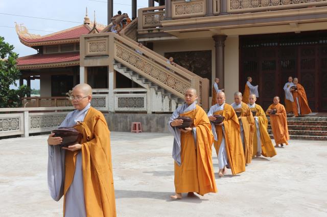 Bình Dương: Nét đẹp sớt bát mùa an cư