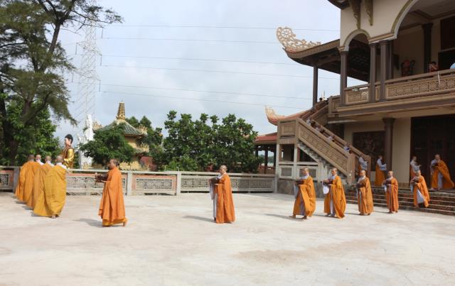 Bình Dương: Nét đẹp sớt bát mùa an cư