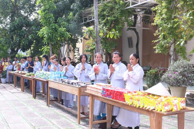 Bình Dương: Nét đẹp sớt bát mùa an cư