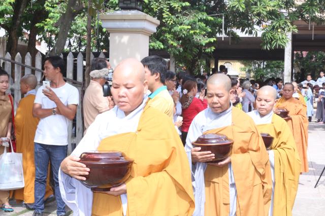 Bình Dương: Nét đẹp sớt bát mùa an cư