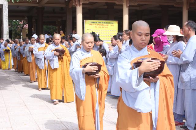Bình Dương: Nét đẹp sớt bát mùa an cư
