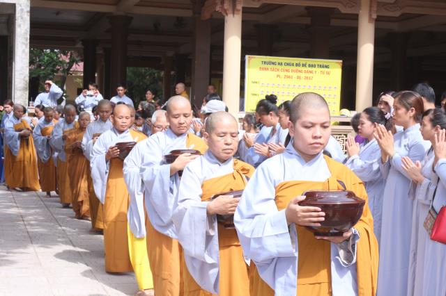 Bình Dương: Nét đẹp sớt bát mùa an cư