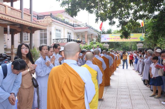Bình Dương: Nét đẹp sớt bát mùa an cư