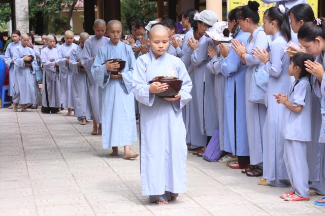 Bình Dương: Nét đẹp sớt bát mùa an cư