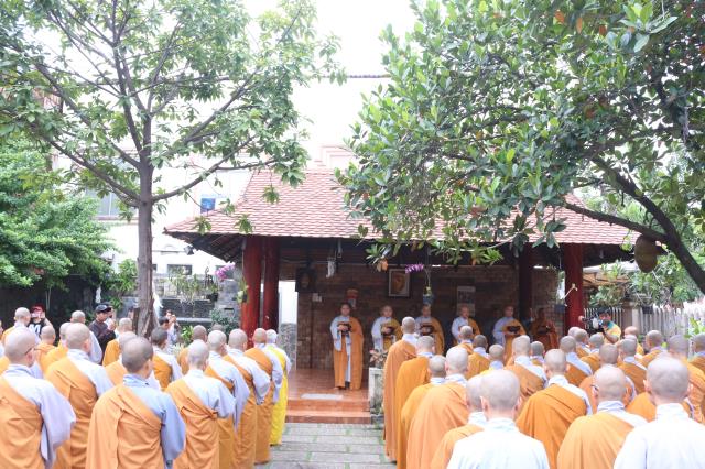 Bình Dương: Nét đẹp sớt bát mùa an cư