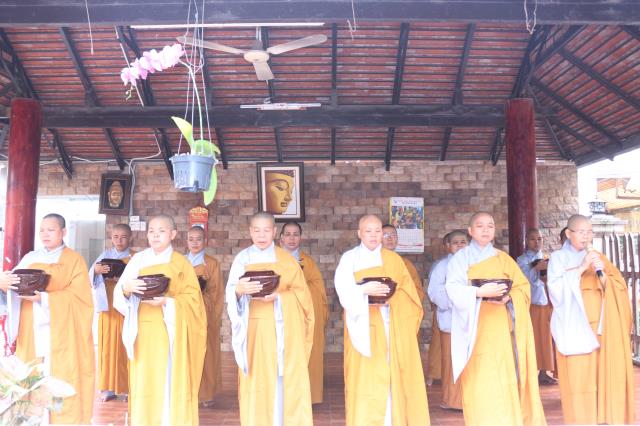 Bình Dương: Nét đẹp sớt bát mùa an cư
