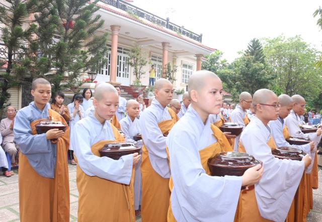 Bình Dương: Nét đẹp sớt bát mùa an cư