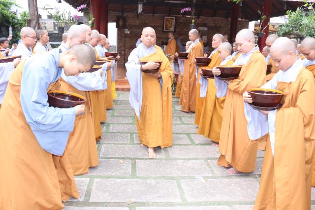 Bình Dương: Nét đẹp sớt bát mùa an cư