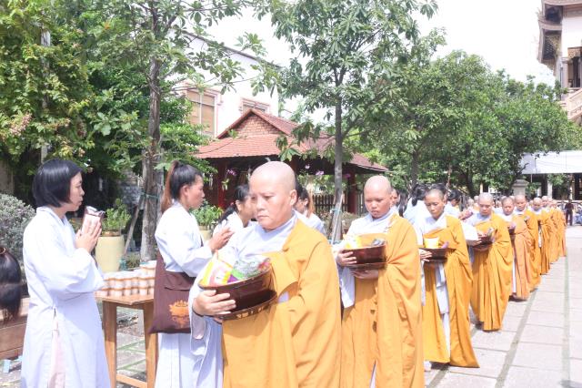 Bình Dương: Nét đẹp sớt bát mùa an cư