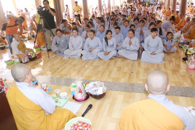 Bình Dương: Nét đẹp sớt bát mùa an cư